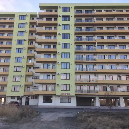 Alex Summerland Apartmán